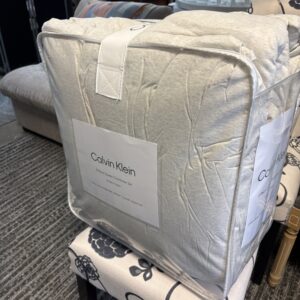 Calvin Klein Queen Comforter Set. Light Grey