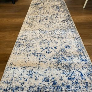 Safavieh Madison Runner in White/Royal Blue. 2'3x8
