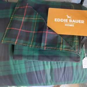 Eddie Bauer Queen Cotton Comforter Set with Two Shames. Reversible
