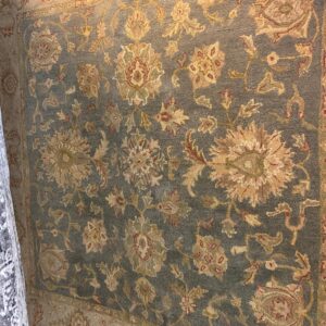 Safavieh Antiquity 8’square, 100% wool area rug. Blue/beige